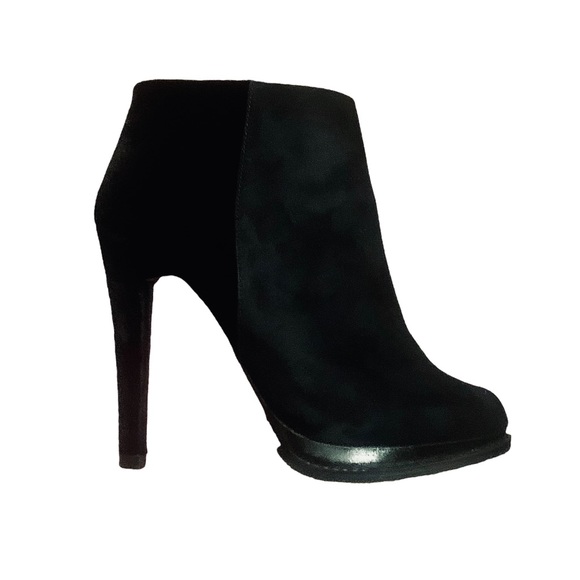 ZARA Trafaluc Black Suede Heeled Bootie. 
Size 9.5 Womenβs.
Pristine Condition. - Picture 2 of 3
